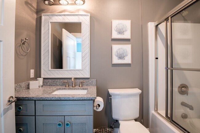 Building Photo - FURNISHED MONTHLY BEACH HOME  WITH UNOBSTR...