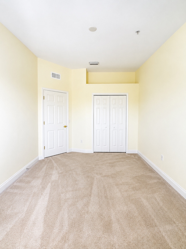 Building Photo - 8361 Miramar Way