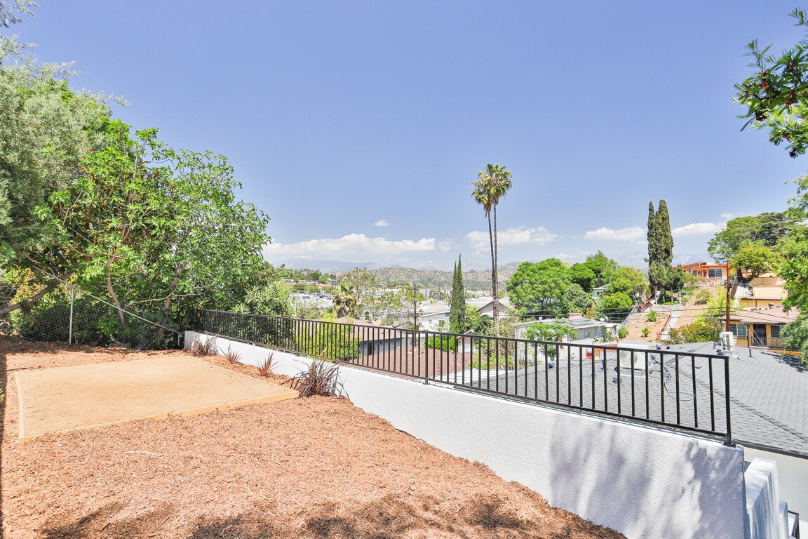 Building Photo - 1425 El Paso Dr