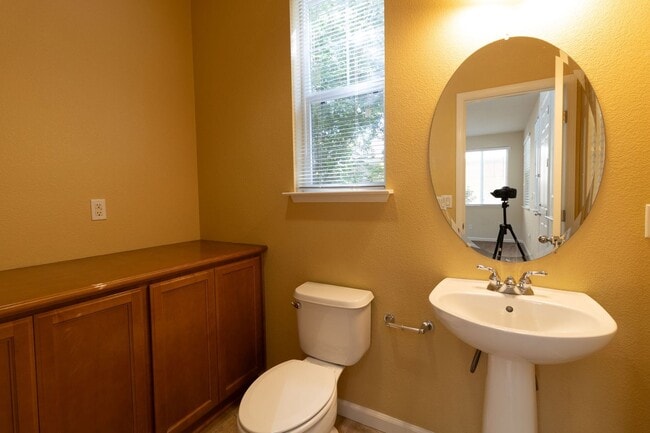Building Photo - Mountain House-A Commuter's Dream!