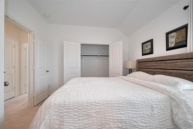 Building Photo - 5435 Holly Hvn Ct