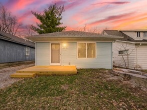 Building Photo - Lake Living at Its Finest in Keego Harbor!