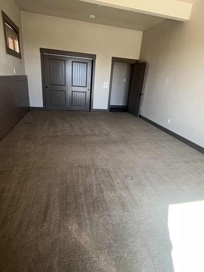 Building Photo - Rare Find | Aubrey Butte | Bend