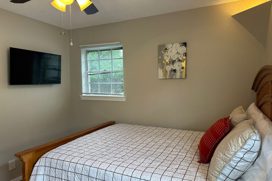 Building Photo - 1607 Sagebrush Trl