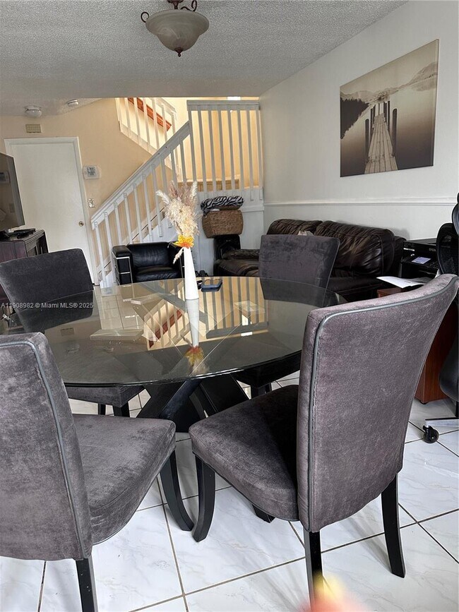 Building Photo - 16215 SW 139th Ct