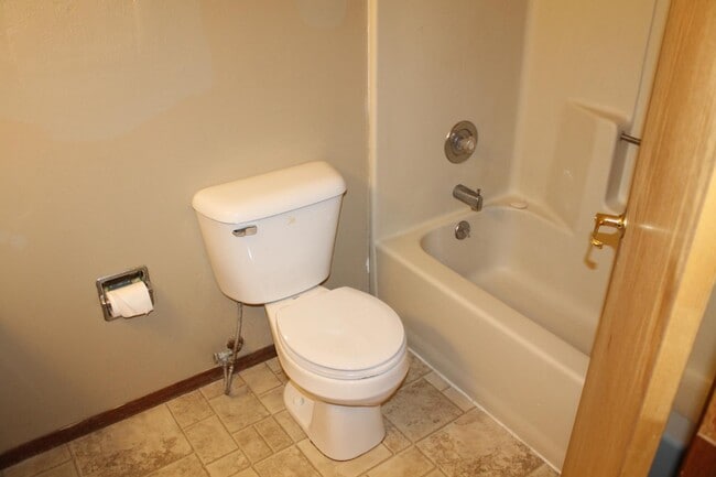 Building Photo - 412 Cottage Ave