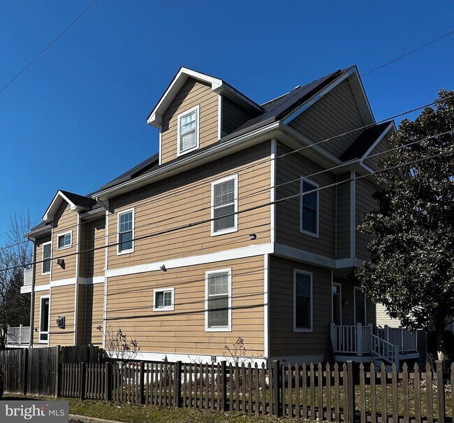 Building Photo - 418 Jefferson St