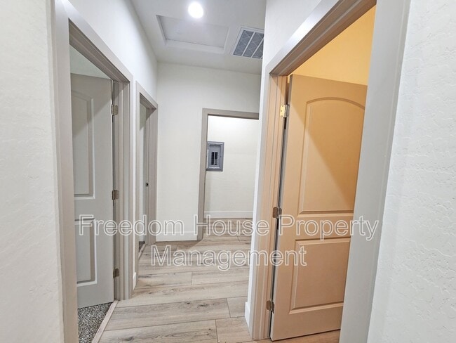 Building Photo - 1340 Arrowhead St