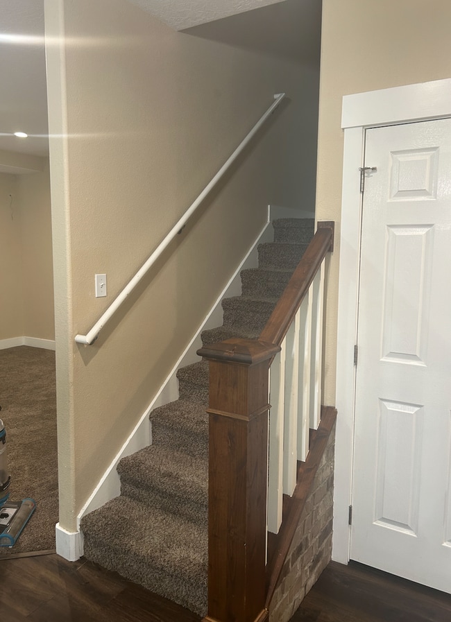 Building Photo - Modern Three Bedroom Townhouse