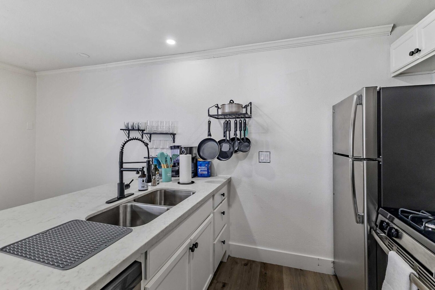 Building Photo - 2216 Hazard St