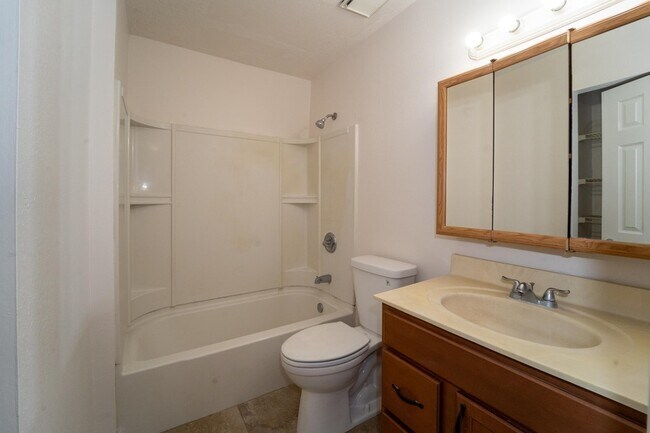 Building Photo - 1000 S Winterhawk Dr