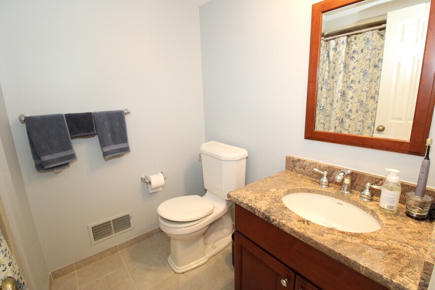 Building Photo - 11G Heritage Dr