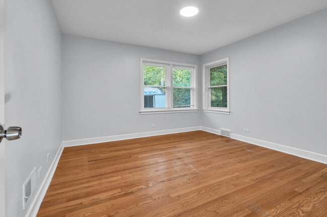 Building Photo - 6811 N Kenneth Ave