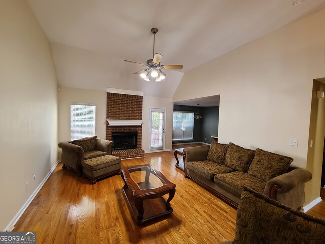 Building Photo - 225 Vinestone Ct