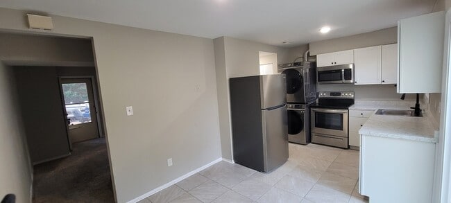 Building Photo - 3616 Luckylee Crescent