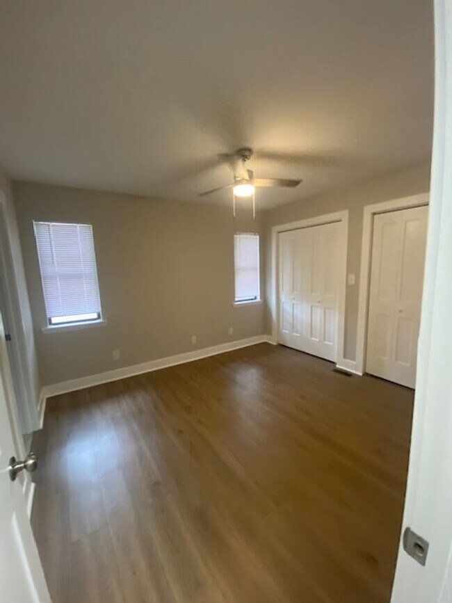 Building Photo - 575 Countrytown Dr