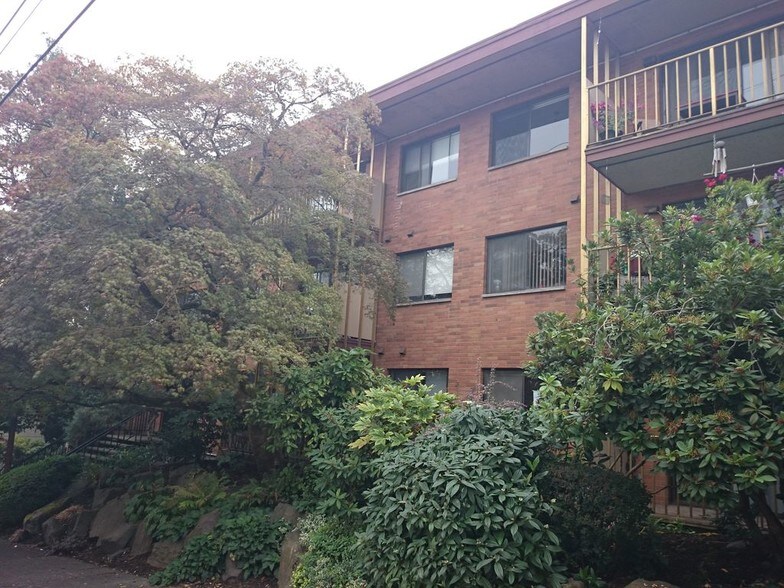 Looking at the unit - 911 N 73rd St
