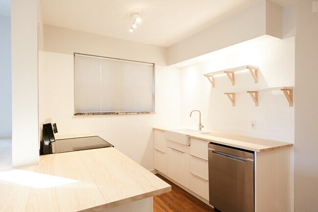 Building Photo - 909 Concordia Ln