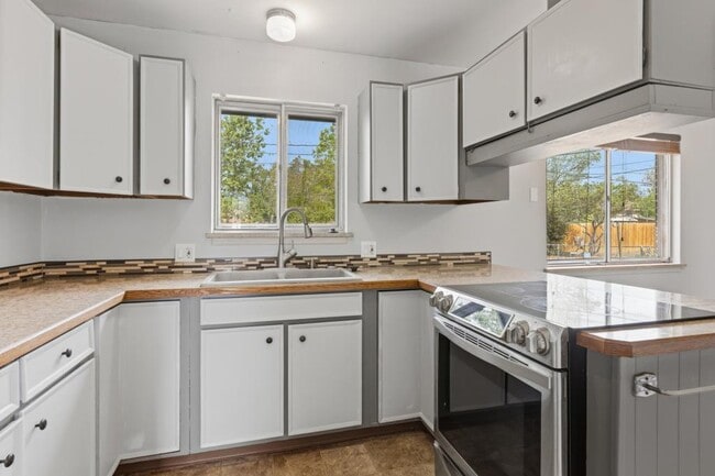 Building Photo - 2853 15th Ave Ct