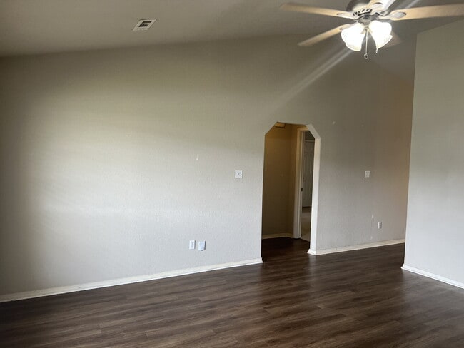 Building Photo - "Charming 3-Bedroom Home with 2 Full Baths in Fort Smith – Perfect Blend of Space and Comfort!"