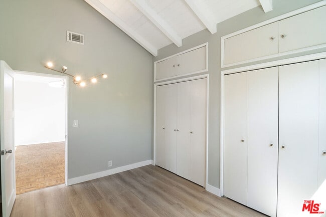 Building Photo - 414 University Ave