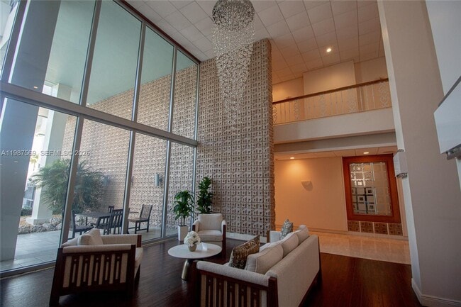 Building Photo - 2899 Collins Ave