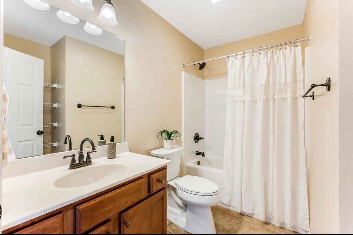 Building Photo - 7 Hull Hills Ln