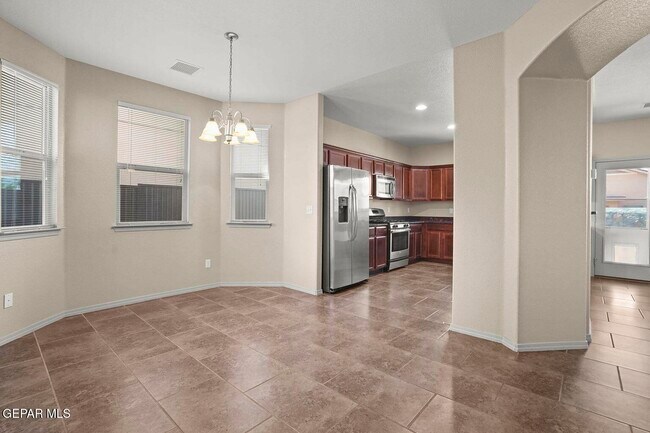 Building Photo - 5028 Silver Ranch Ave