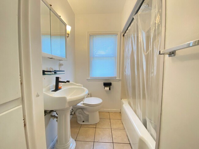 Building Photo - 3 Bedroom Home in Hammond