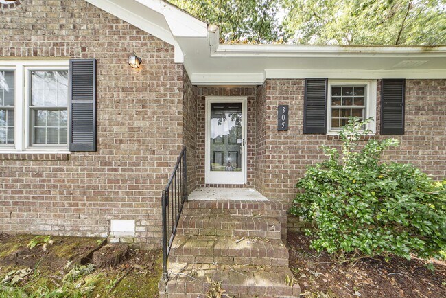 Building Photo - 3 Bedroom 2 Bath Home in Briarwood - Summerville