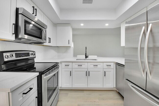 Building Photo - 7884 Seville Pl