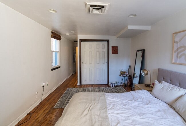 Building Photo - 2138 Mt Vernon St