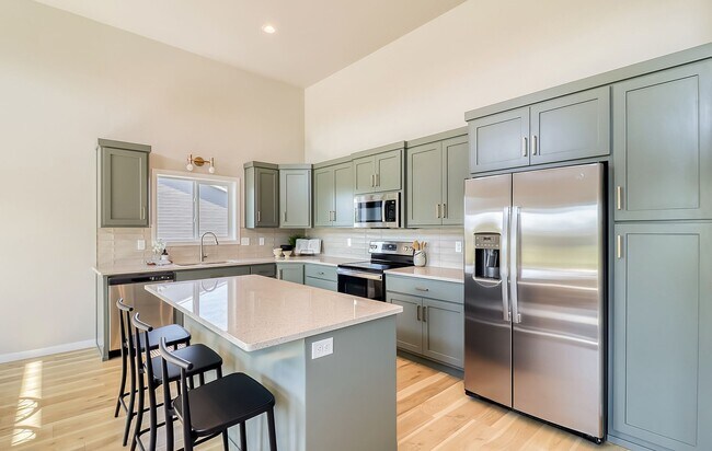 Building Photo - 3 Bed 2 Bath Single Family Home