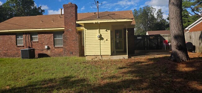 Building Photo - 523 Shofner Ave