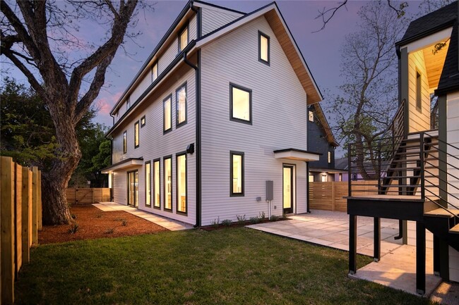 Building Photo - 2401 Willow St