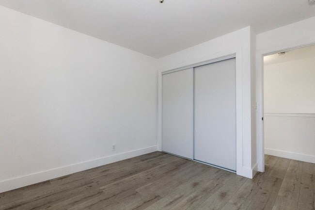 Building Photo - Two Bedroom Townhome for Rent!