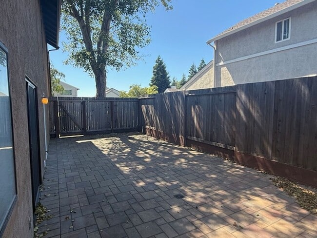 Building Photo - 3-Bed / 2.5 Bath Home in Quiet Benicia Hil...