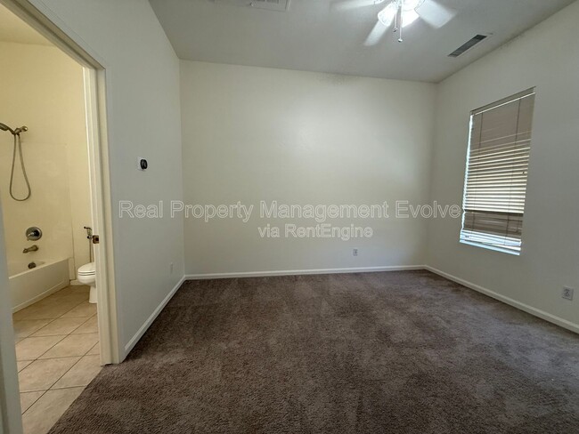 Building Photo - 281 W Flamingo Dr