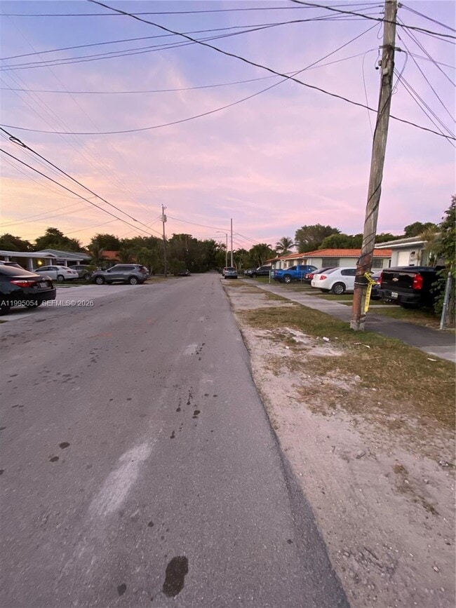 Building Photo - 2833 SW 38th Ave