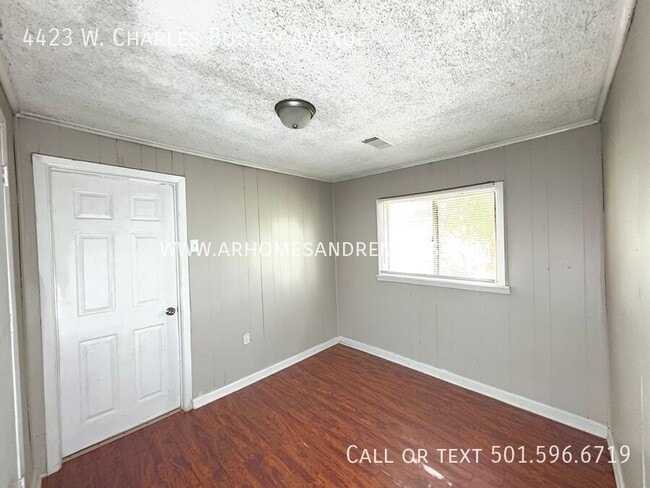 Building Photo - 4423 W Charles Bussey Ave