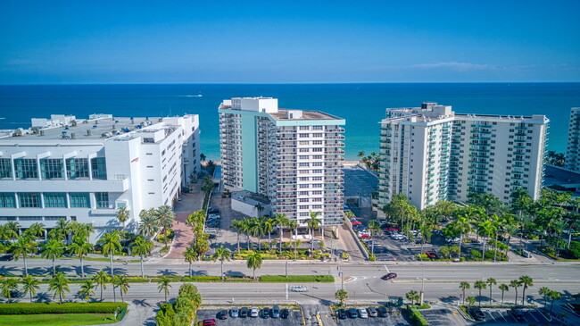 Building Photo - 3725 S Ocean Dr