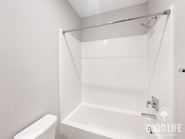 Building Photo - Beautiful 3B/3BA w/ 2 Car Garage, Washer/Dryer and Private Patio!