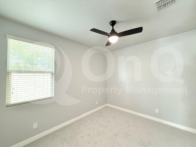 Building Photo - 35231 N Braeden Dr