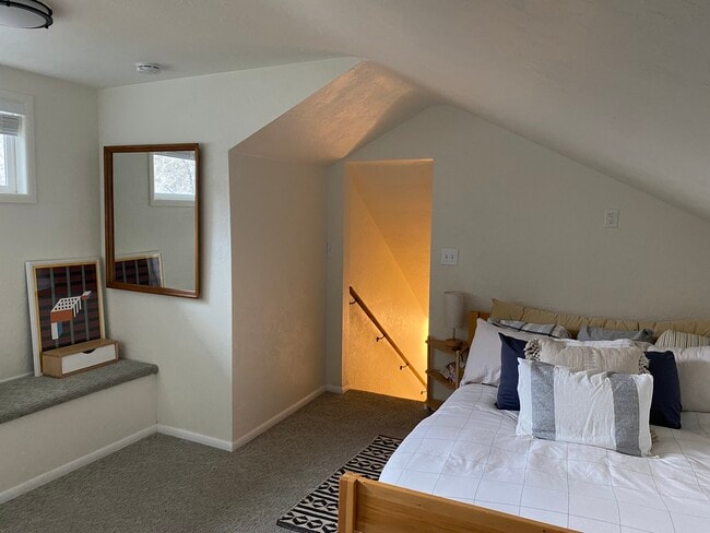 Building Photo - 600 NE 12th St