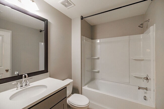 Building Photo - Townhome Available Now in the Towns of Aub...