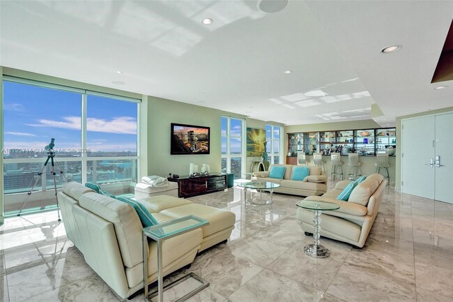 Building Photo - 101 S Fort Lauderdale Beach Blvd