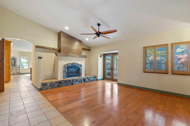 Living Room - 2100 Brittany Meadows Dr