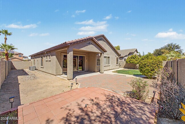 Building Photo - 7233 W Paradise Ln