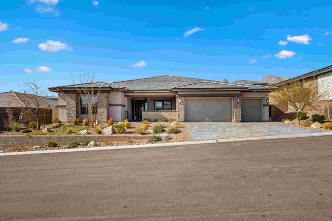 Building Photo - Stunning 5-Bedroom, 4.5-Bath Home in the S...