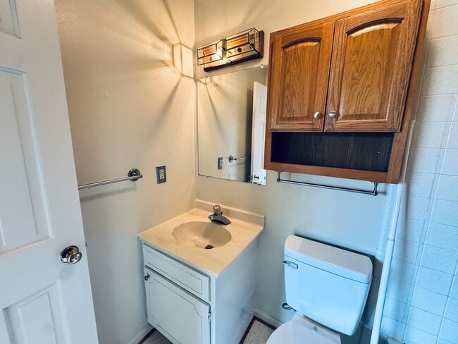 Building Photo - Comfort and Convenience